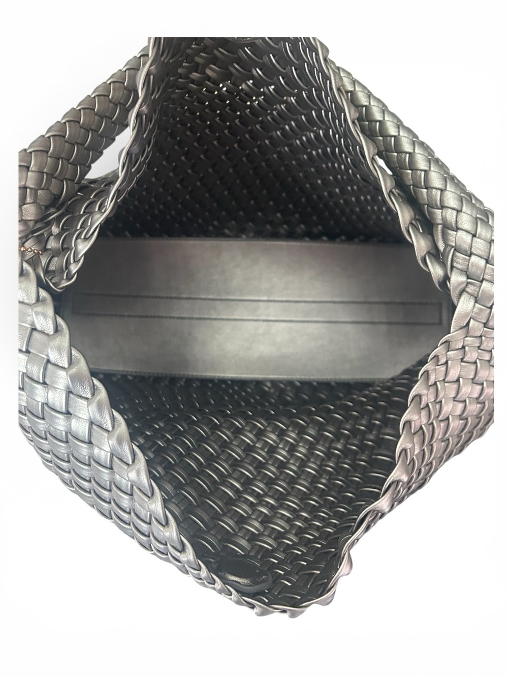 Woven Metallic Silver Shoulder Bag with matching Makeup bag included - Picture 2 of 6